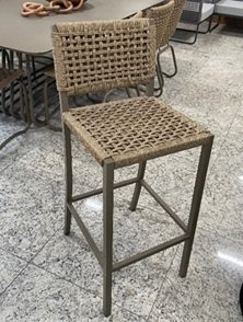 Banqueta Tanah COM vão no encosto